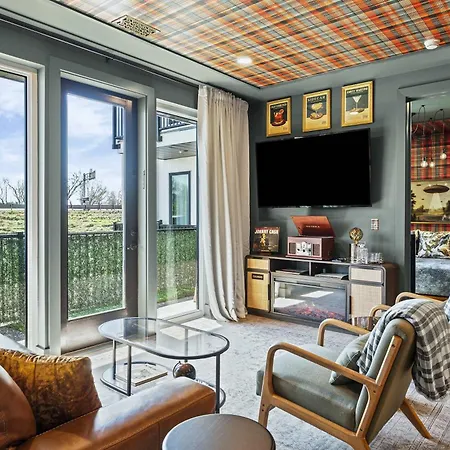 Luxe Nashville Trio Sleeps 21 And Rooftop Access